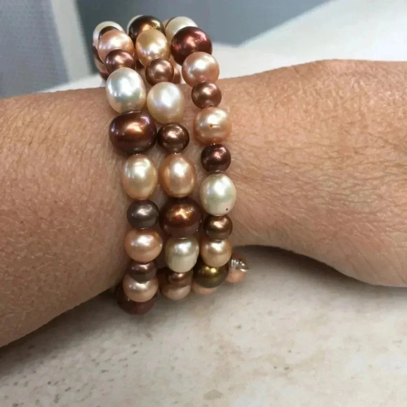 Pearl Bracelet, Brown Pearls, Cuff Bracelet, Memory Wire Bracelet, Mothers Gift - Picture 4 of 5
